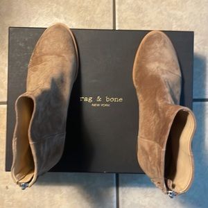 Brand new!! Rag and bone Ashby bootie in camel suede!!